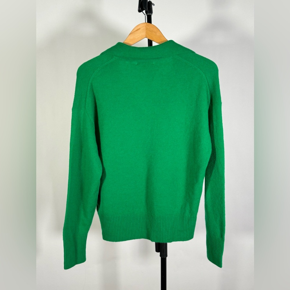 Collared V-neck sweater in Supersoft yarn - Picture 2 of 3